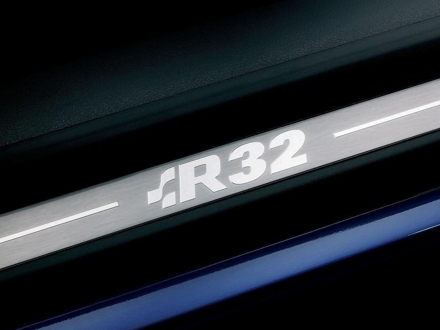  Volkswagen Golf R32 2002 года  (фото 15 из 38)